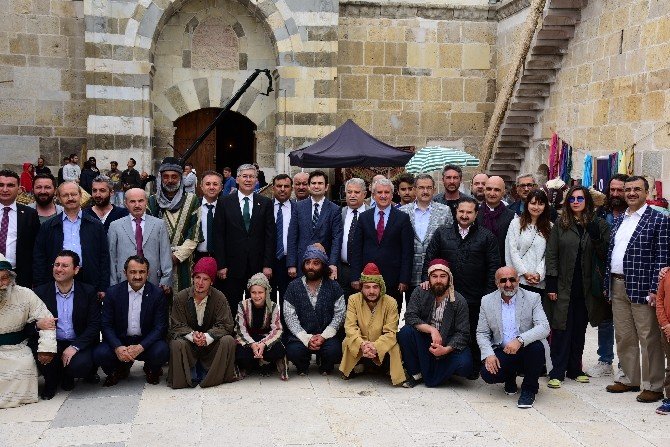 “Kadim Bir Medeniyet Yol Hikâyesi: Kervan” Belgeseline Anadolu Üniversitesi’nden Destek