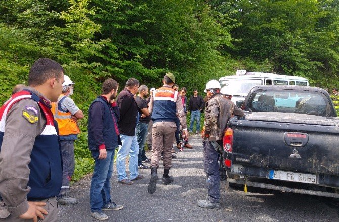 Öğrenci Servisi Kamyonetle Çarpıştı: 12 Yaralı
