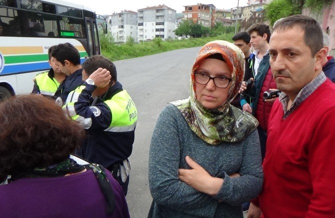 Kamyonetin Çarptığı Öğrenciyi Arkadaşları Teselli Etti