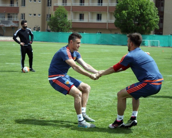 Hakan Kutlu: "Bu İşin İçinden Sıyrılmak İstiyoruz"