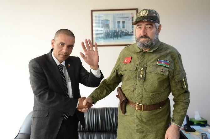 Obama Ve Fidel Castro’nun Benzerleri Azerbaycan’da Buluştu