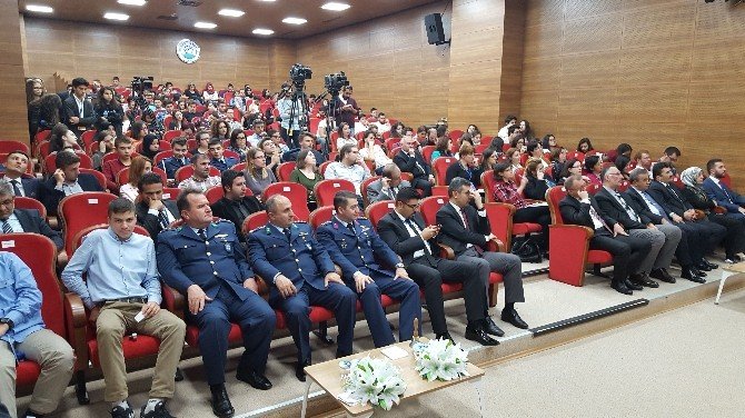 İngilizce Münazara Turnuvası Finali Nefes Kesti