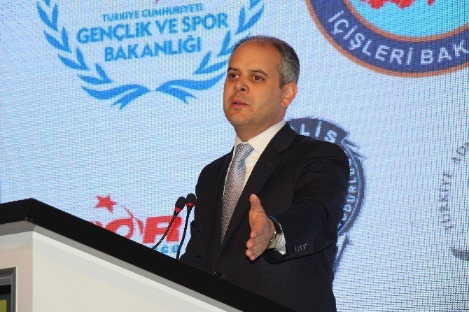 Bakan Kılıç: "Bizim Karşısında Olduğumuz, Taraftar Değil Holiganlar"