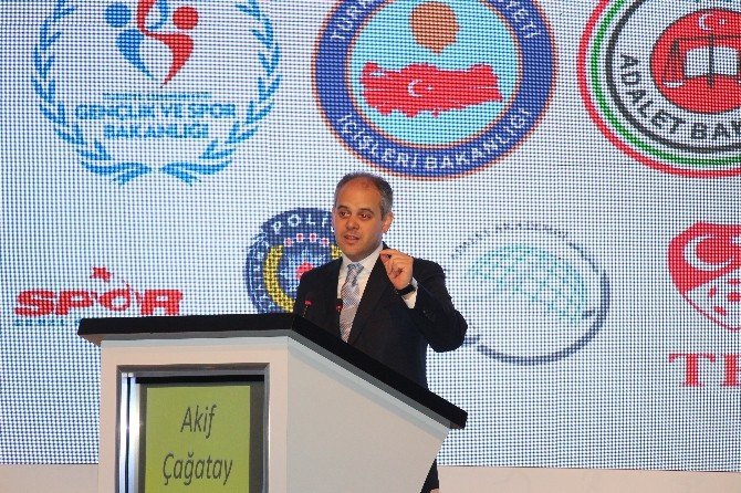 Bakan Kılıç: "Bizim Karşısında Olduğumuz, Taraftar Değil Holiganlar"
