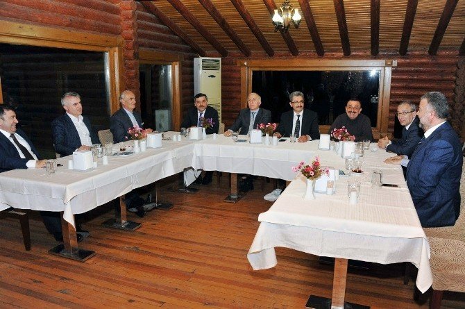 Başkan Yılmaz, Meteoroloji Bölge Müdürü’ne Veda Yemeği Verdi