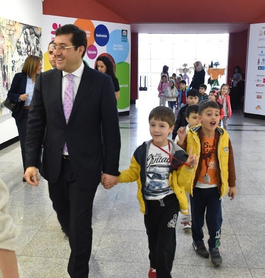 Başkan Hazinedar, Suriyeli Miniklerle Dans Etti