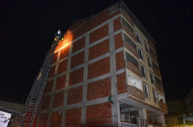 Çatı Yangını Korkuttu