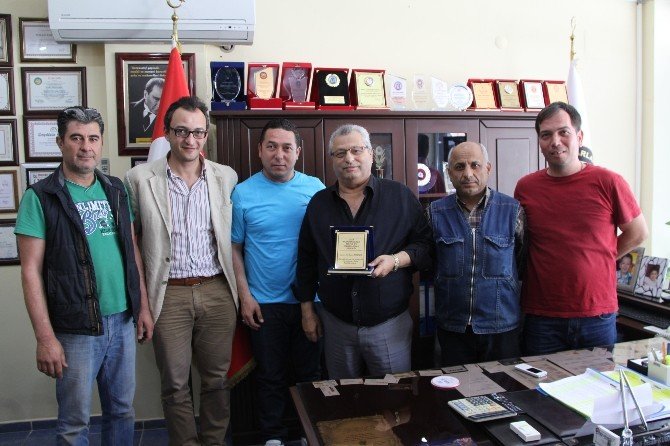 Didim’deki Karadenizlilerden Başkan Kubaliç’e Teşekkür Plaketi