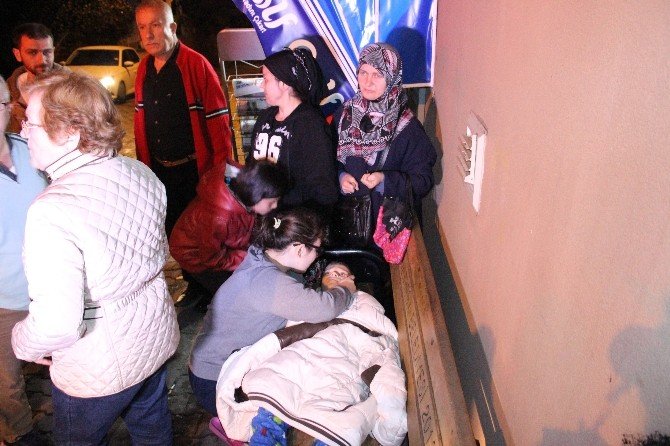 Bayan Sürücü Otomobiliyle Çocukların Arasına Daldı: 5 Yaralı