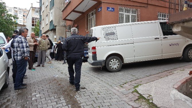 Kamyonetin Çarptığı Yaşlı Kadın Hastanelik Oldu
