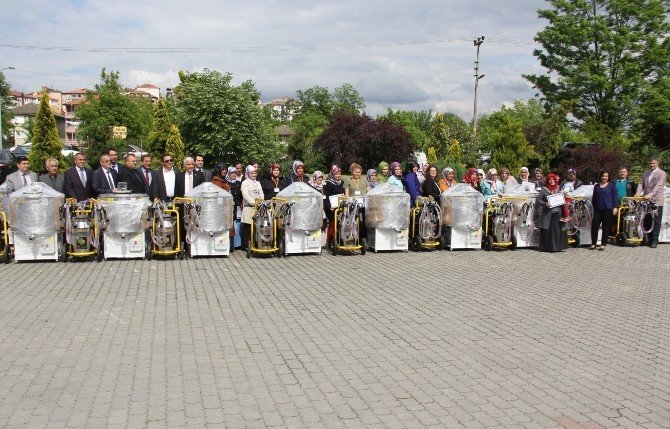 Bartın’da 28 Kadın Çiftçiye Süt Sağım Ekipmanı Verildi