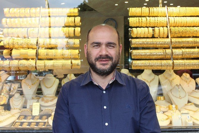 Çeyrek Altın 200 Lirayı Gördü