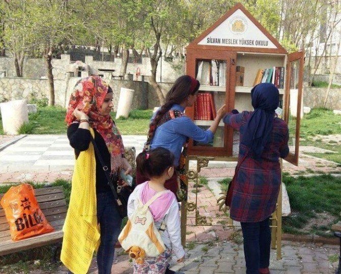 Silvan’da Parklara Kütüphane Yapılıyor