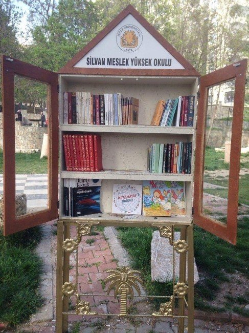 Silvan’da Parklara Kütüphane Yapılıyor