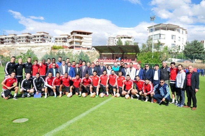 Vali Ali Yerlikaya Ve Başkan Fatma Şahin, Gaziantepspor Kulübü’nü Ziyaret Etti