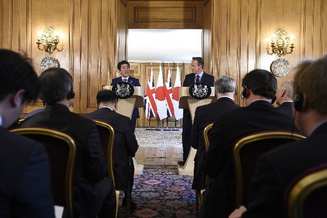 Japonya Başbakanı Abe, İngiliz Mevkidaşı Cameron’la Görüştü