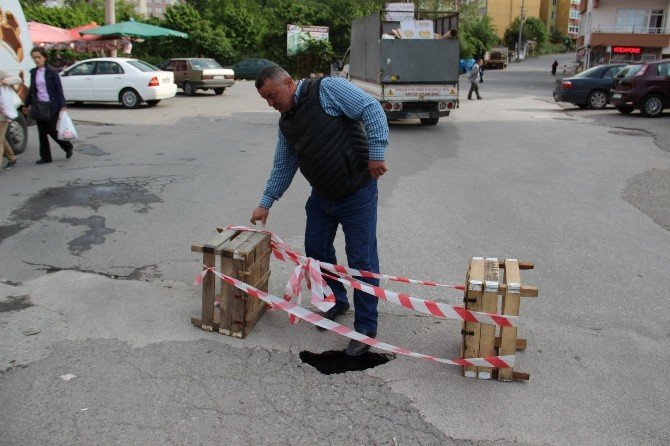 Köprüdeki Çökme Mahalleliyi Korkutuyor