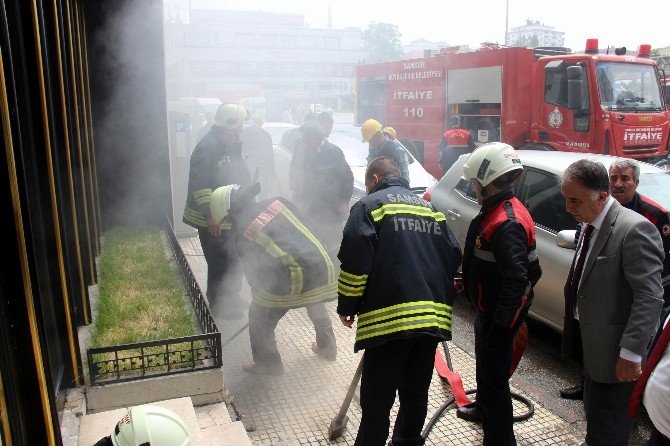 Bankada Çıkan Yangın Korkuttu
