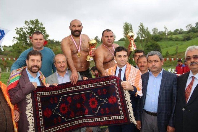 Yüreğil Yağlı Güreşleri Kıran Kırana Geçti