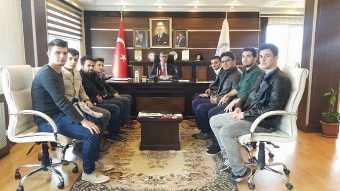 Suşehri Sağlık Yüksekokulu Öğrencileri Başkan Yüksel’i Ziyaret Etti