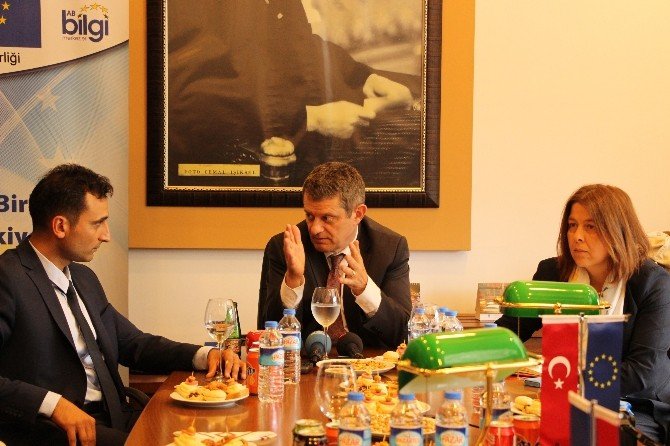 Büyükelçi Wahlund: 