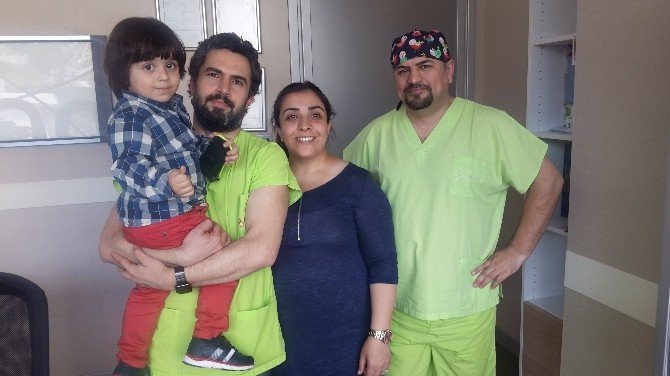 Gen Tarama Testi Sayesinde Sağlıklı İkiz Bebeklerini Kucaklamayı Bekliyor