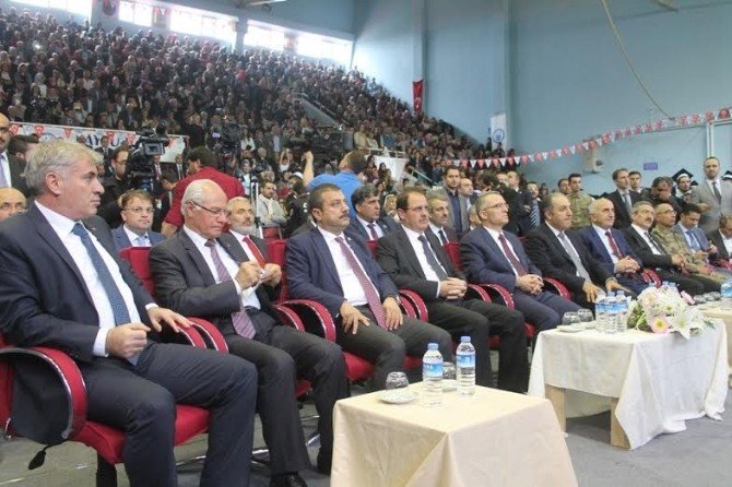 Maliye Bakanı Ağbal, Üniversite Mezunlarına Seslendi