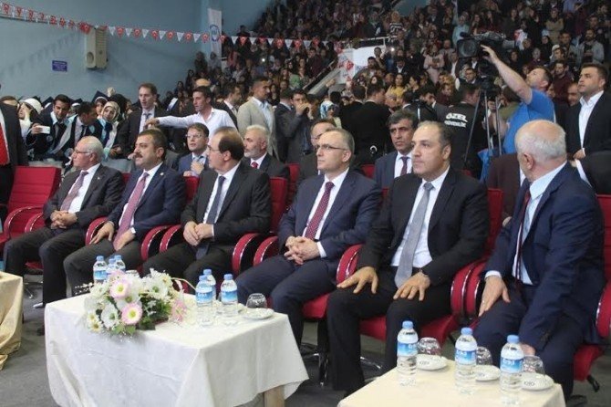 Maliye Bakanı Ağbal, Üniversite Mezunlarına Seslendi