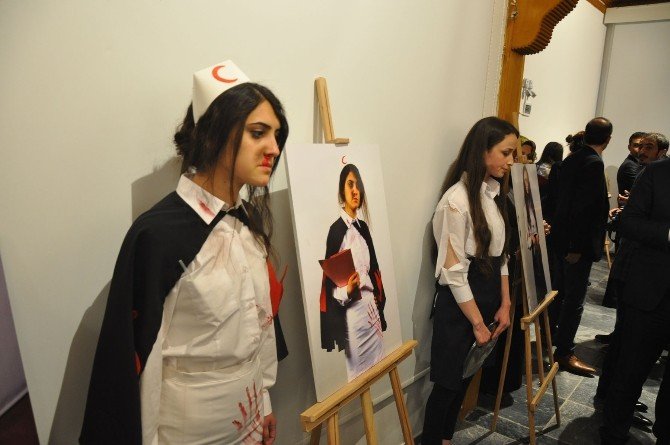 Öğrencilerden "Canlı Şiddet" Sergisi