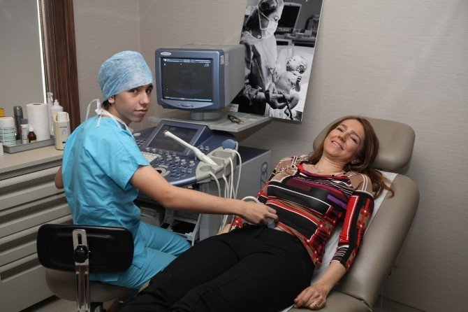 Çocuklar Doktor Annelerini Muayene Etti