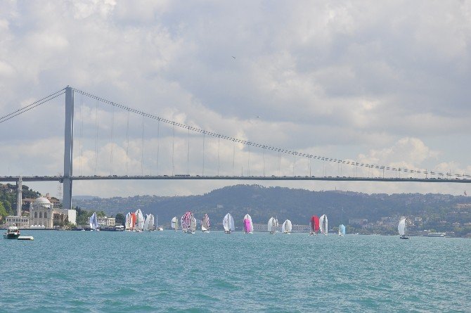 İstanbul Boğazı’nda Yelken Şöleni Başladı
