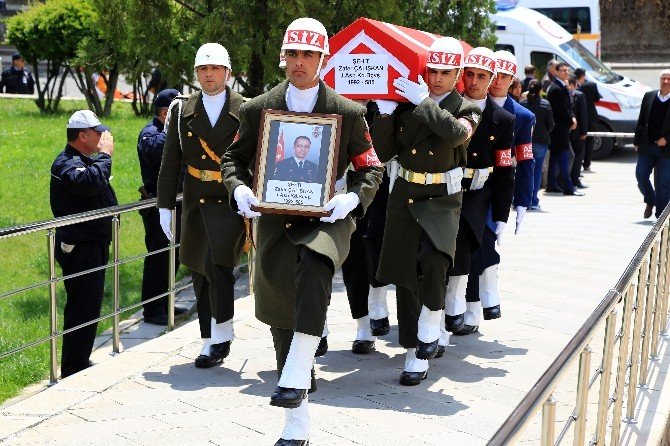 Şehit Astsubay Gözyaşları İçinde Son Yolculuğuna Uğurlandı