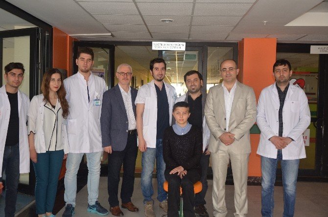 Yem Makinesinde Kopan Kafa Derisi Yeniden Dikildi