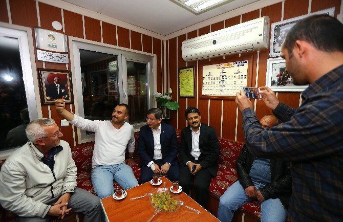 Başbakan Davutoğlu’ndan Taksi Duraklarına Sürpriz Ziyaret