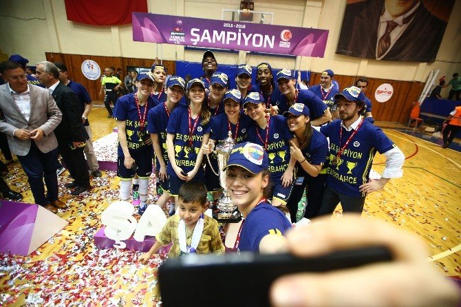 Kadınlar Basketbol Ligi Şampiyonu Fenerbahçe