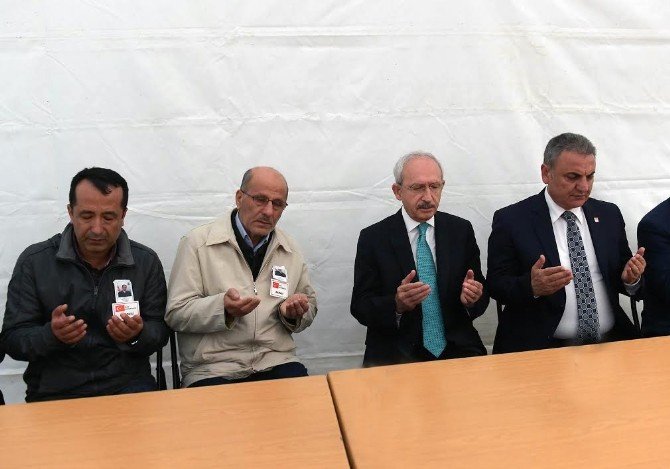 Kılıçdaroğlu, Şehit Başçavuşun Babasını Ziyaret Etti