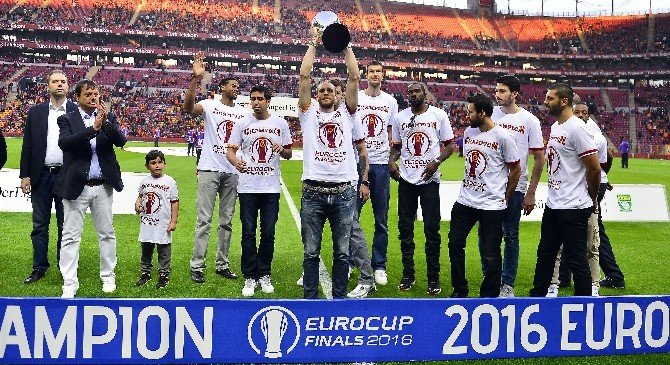 Avrupa Şampiyonu Aslan, Tt Arena’da Taraftarların Karşısına Çıktı