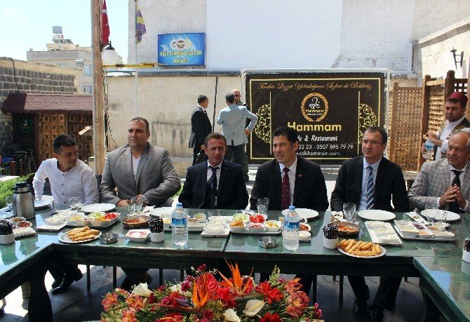 Sinan Oğan, Roketli Saldırıya Uğrayan Kilis’e Destek Vermek İçin Kente Geldi