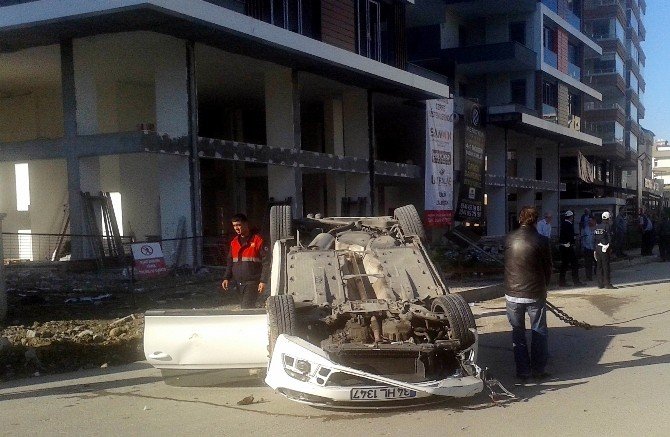 Otomobil Takla Attı: Üç Yaralı