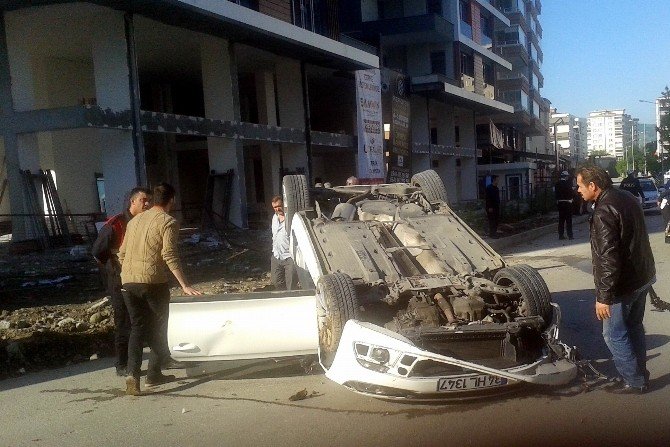 Otomobil Takla Attı: Üç Yaralı