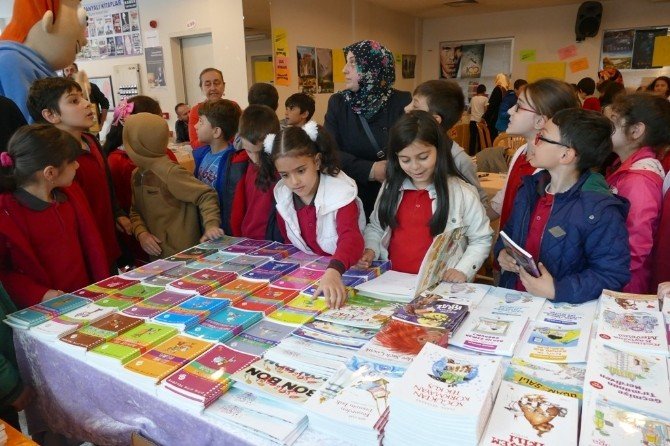 Trabzon, Kitap Fuarına Akın Ediyor