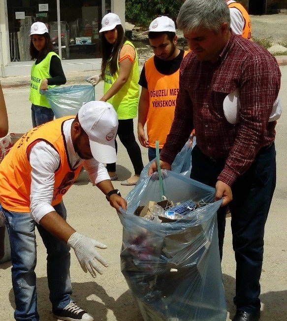 Gaün Öğrencilerinden Çöpünüzü Geleceğe Atmayın Projesi