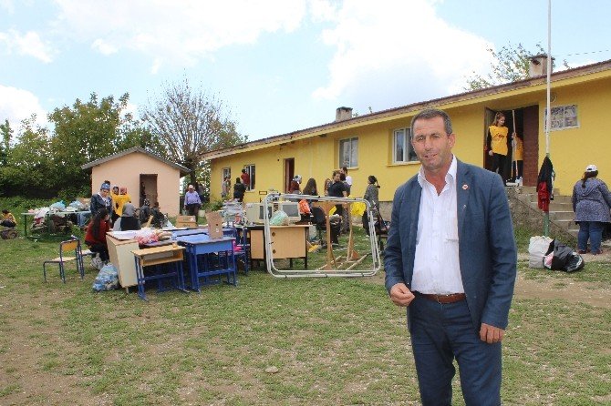 Ağlan Köyü İlkokuluna Gençlerin Eli Değdi