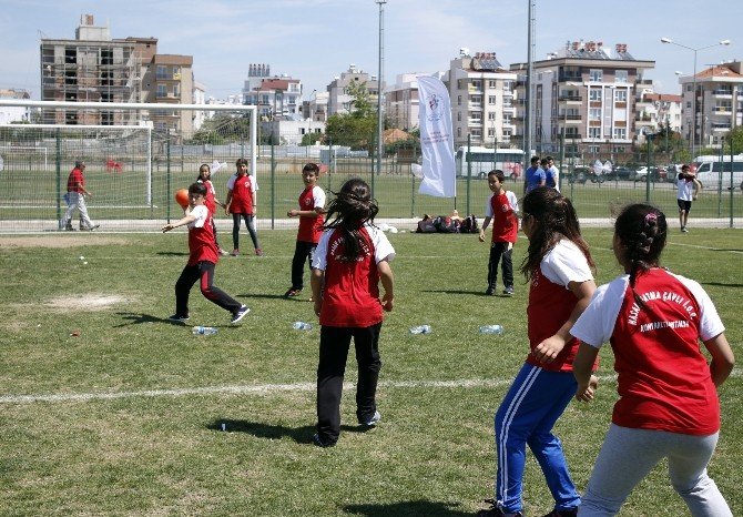 Antalya’da Çocuklar Sokak Oyunlarını Öğreniyor