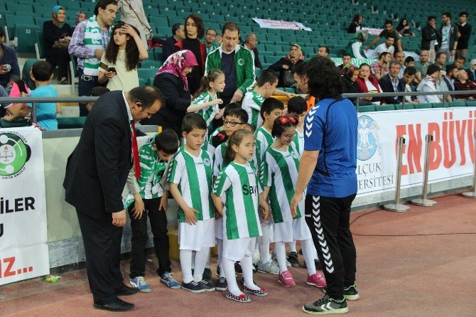 Engelli Öğrencilerden “Konyaspor Geliyor Bak” Şarkısı