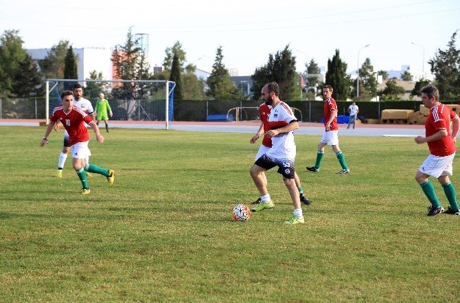 Uluslararası Yazarlar Futbol Turnuvasında Kupa Macaristan’ın