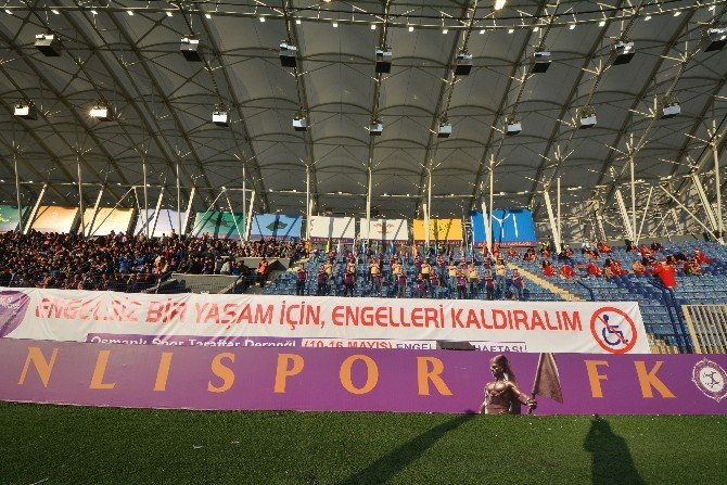 Osmanlı Taraftarından ‘İşaret Dili’ Sürprizi