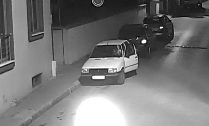 2 Dakikada Otomobili Çaldı, Güvenlik Kamerasına Yakalandı