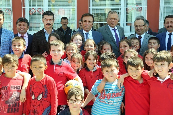 Genç’ten Ortaokula Konferans Salonu