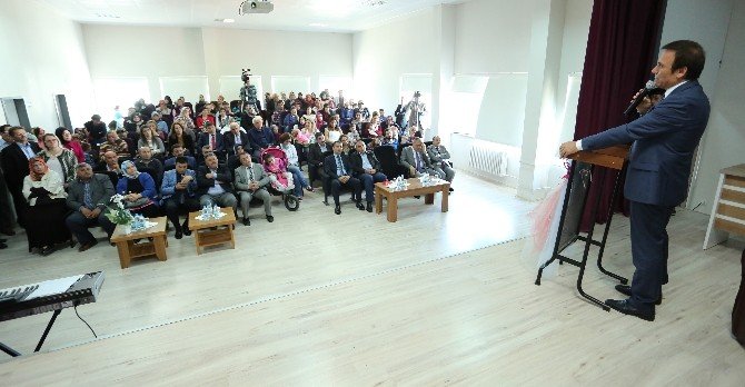 Genç’ten Ortaokula Konferans Salonu